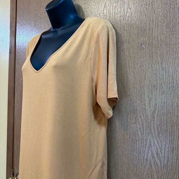 Zenana Short Sleeve V-neck, Mustard Yellow T-Shirt women size Large - Picture 2 of 9